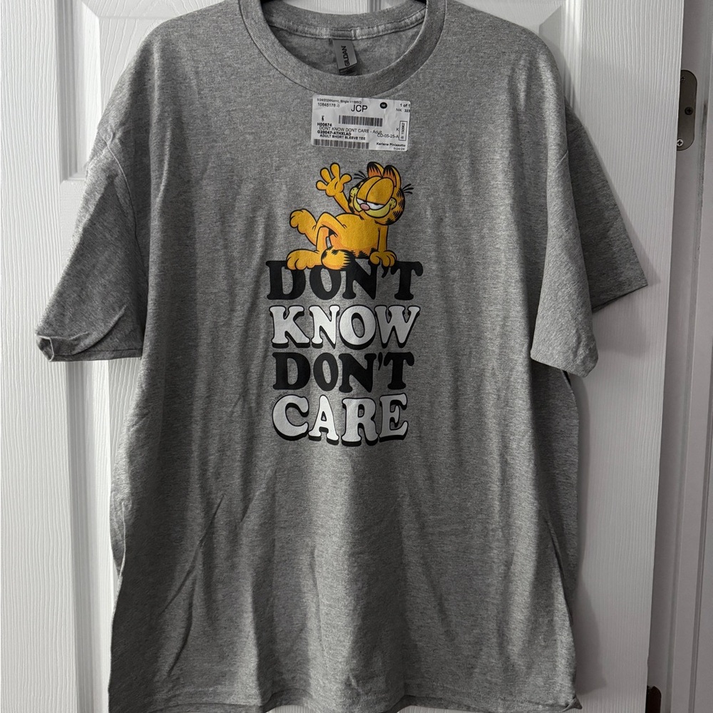 BNWT Garfield Don’t Know, Don’t Care Gray T-Shirt